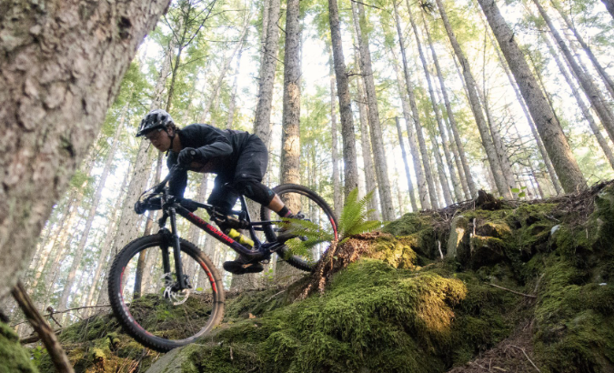 Exploring the Pinnacle of Performance: Pivot and Rocky Mountain High-End Mountain Bikes