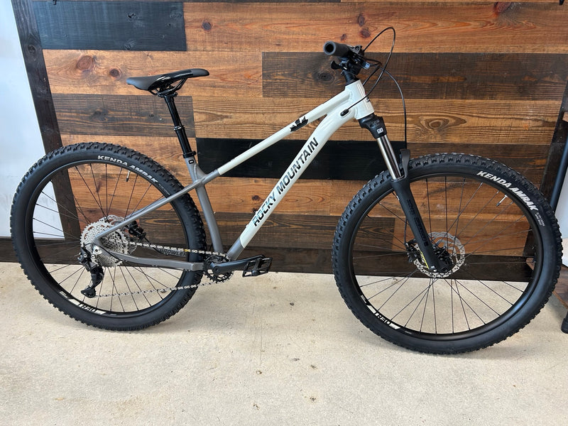 ROCKY MOUNTAIN 2020 THUNDERBOLT ALLOY 30 BLACK - Main Image